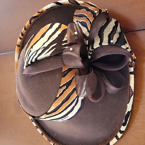 Mr. Hi's Hat - Picture 1 of 6